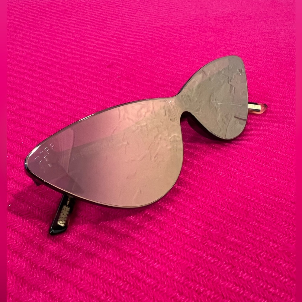 Pink Lens with tortoise Legs DIFF Cat Eye Sunglasses